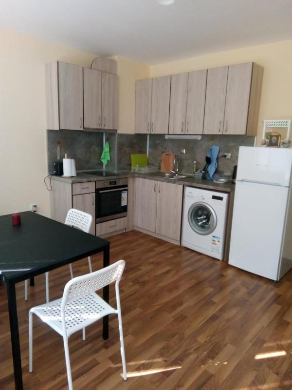 Cozy Apartament Naydenov Apartamento Burgas Exterior foto